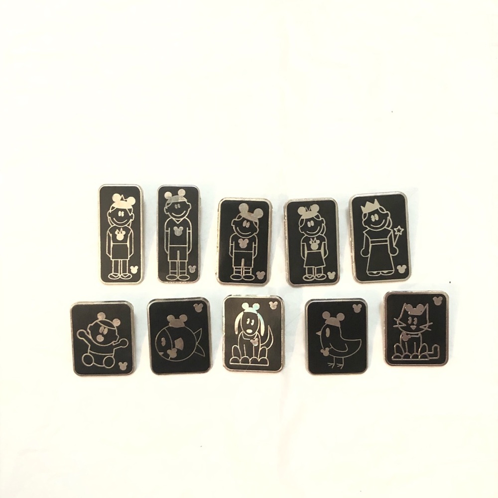 Disney Family and Pets Pins set of 10